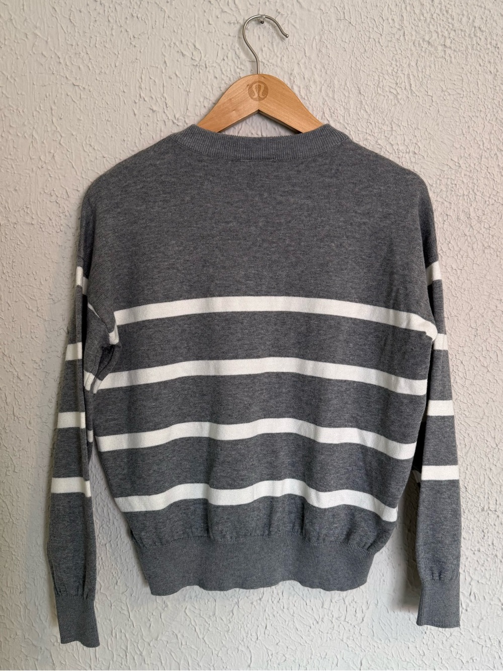 Hello Kitty Sweater - Picture 4 of 4